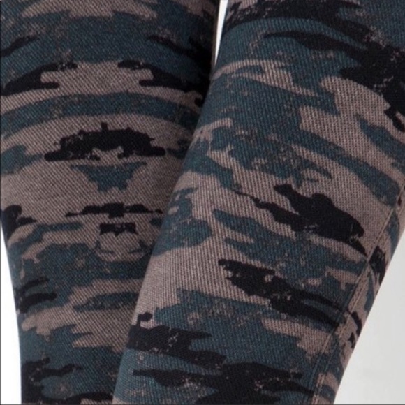NEW!  CAMO PRINT LEGGINGS - Picture 3 of 3